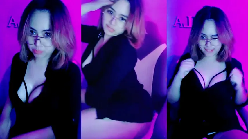 Bokep Indo Gamers Cantik Belahan Dada Sexy Live Lagi - Miss CEO of Desah Jenie